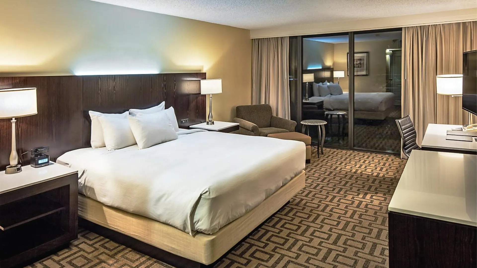Hilton Sacramento Arden West Hotel 3*,