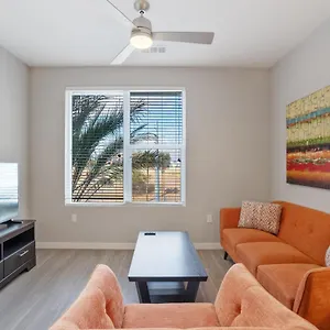 stay-gia-modern-2-bedroom-apartment-with-swimming-pool.hotelsofphoenix.com/