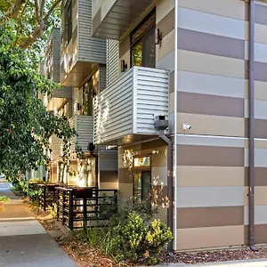  Holiday home Luxurious Brownstone Retreat - Walk To Dt/golden1