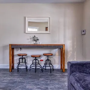  Holiday home 4br Victorian Walk To Uc Davis & Shriner Med Cen